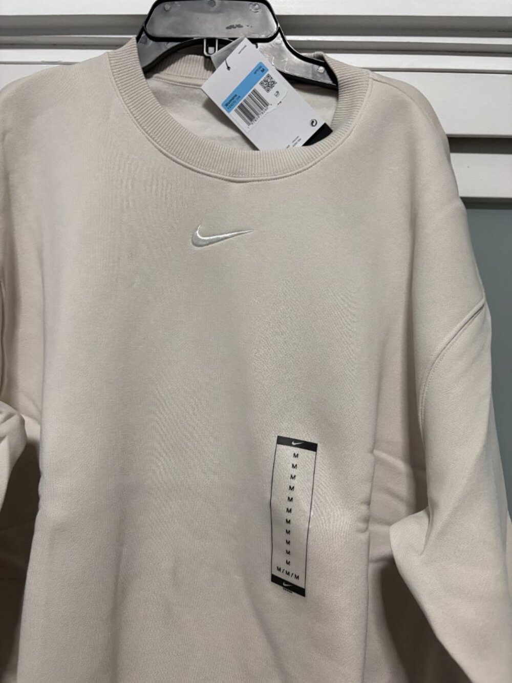 Women's Nike Oversized Fit Fleece Crewneck Sweatshirt Khaki Tan sz M NEW - Picture 3 of 4